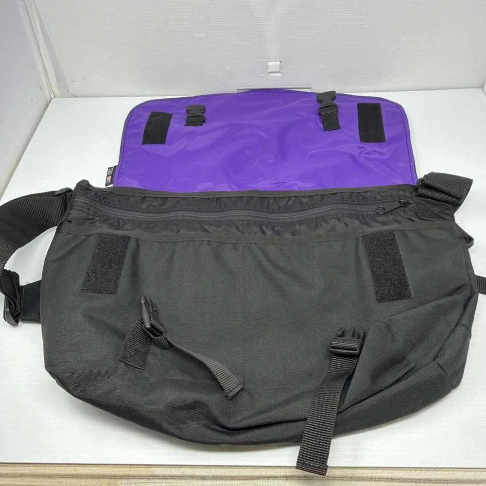 Vintage Eastpak Messenger Crossbody Laptop Bag Black Logo Made In USA Y2K 90s